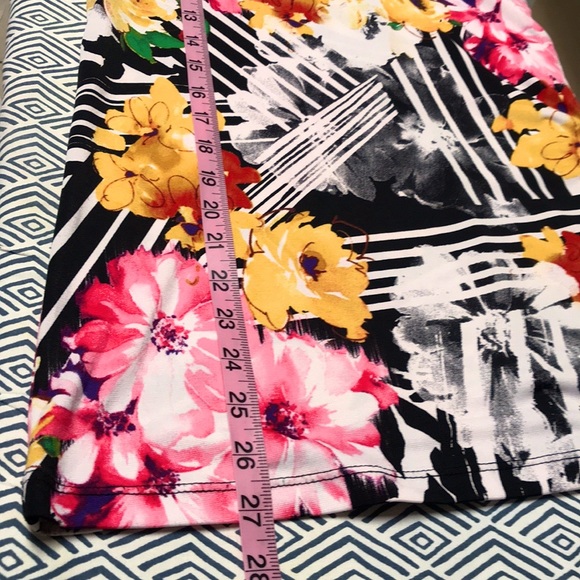 Susie In The City Floral Multicolor Blouse.       Size Large - Picture 11 of 12